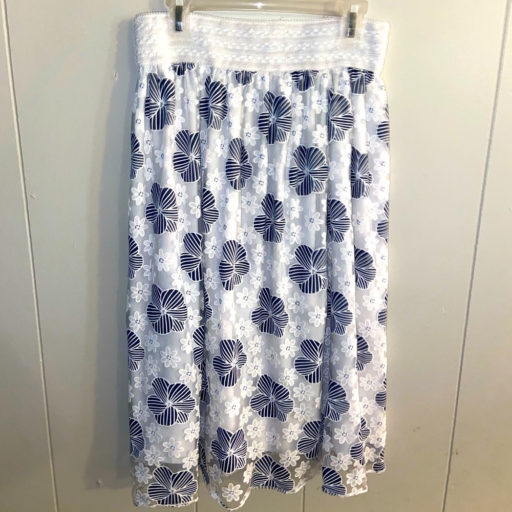 Cute skirt. Can fit s/m